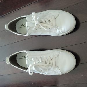 Ecco White Size 42 Euro Size or 8 US Sneaker
